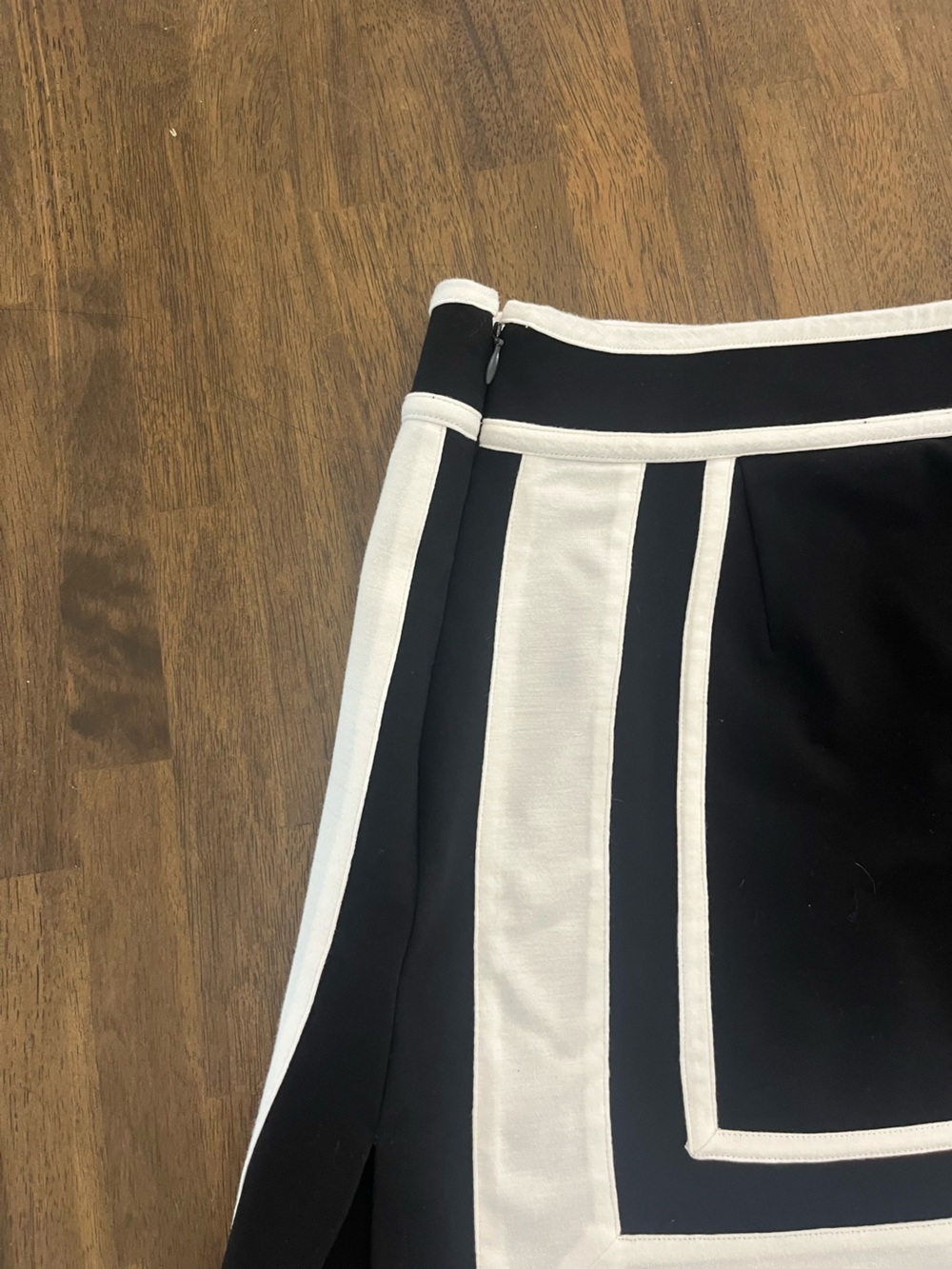 Anthropologie Mauve Sporty Colorblock Mini Skirt Black with White Trim Sz Medium - Picture 9 of 13